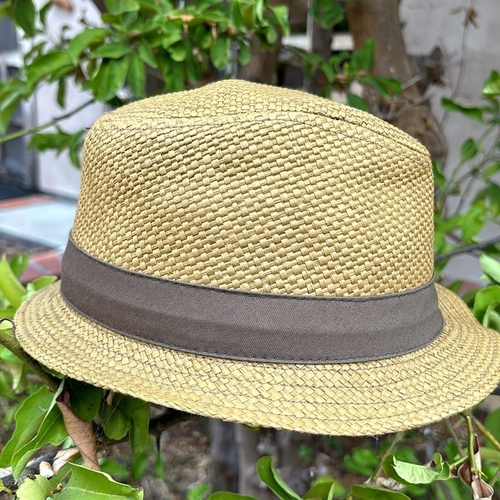 BANANA REPUBLIC men's hat 100% paper with an olive green fabric band